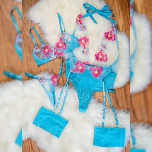 4 piece Shein Honey Birdette style Christine style set (S)